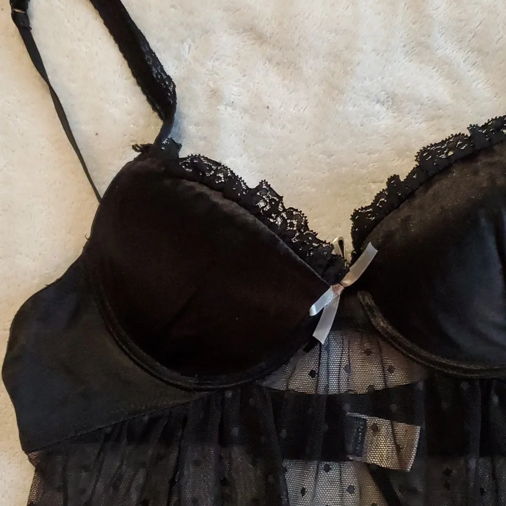 Black sheer lace chemise has padded cups, hook/eye, Size M by Rampage - Picture 2 of 4